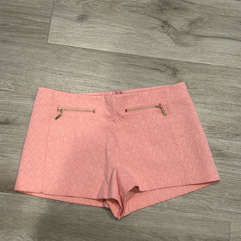 NWOT forever 21 pink shorts with gold zipper detail size medium